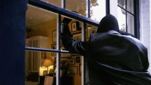 La Plata: una jubilada de 89 años fue asaltada en su vivienda por dos delincuentes encapuchados