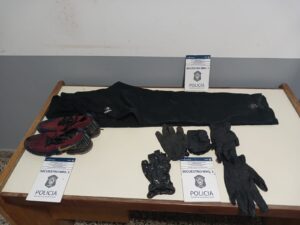 Dos delincuentes intentaron asfixiar a una jubilada de 86 años en un millonario robo
