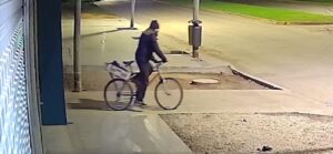 Robó dinero en una estética de Lisandro Olmos, quedó filmado y lo detuvieron