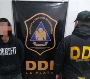 Detuvieron en Berisso a un joven acusado de intento de homicidio al salir del cuarto oscuro