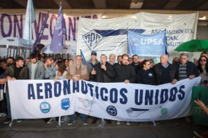 Un gremio convocó a asambleas en los 21 aeropuertos del país y podría haber complicaciones con los vuelos