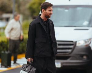 Messi ya está en la Argentina para jugar su último partido oficial en el país