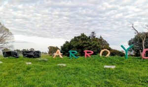 Solo arroyos: La irónica bienvenida que le prepararon a Espert y La Libertad Avanza en el sur bonaerense