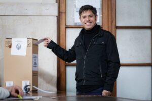 Kicillof votó en La Plata: “Es un día hermoso para que el pueblo se exprese en las urnas”