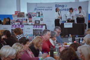 Alak y Atanasof participaron de un bingo recreativo junto a 600 adultos mayores