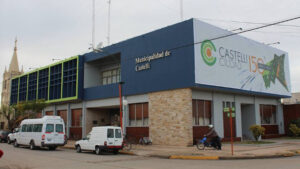 28 techos, una boda y una denuncia por estafa: culebrón con final feliz en Castelli
