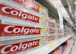 ANMAT reitera que una de las cremas dentales de Colgate continúa prohibida: de cuál se trata