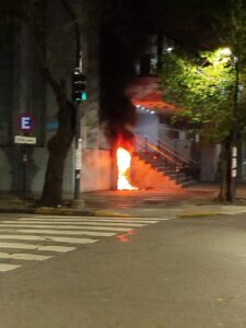 Tensión por incendio de un transformador en la Facultad de Ciencias Económicas de la UNLP