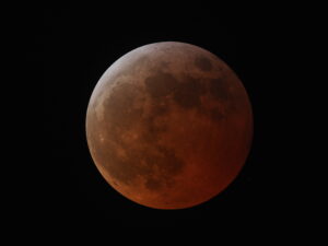 Eclipse lunar del 7 de septiembre: a qué hora será, dónde se verá la “Luna de Sangre” y qué significa
