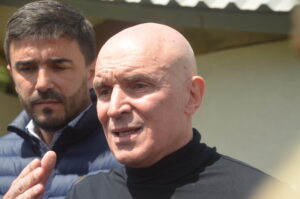 Espert lloró en radio y admitió “al contrato lo firmé con Fred Machado”