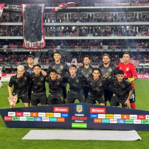 Domínguez y otro error inconcebible: el mal armado del equipo que hipotecó el partido