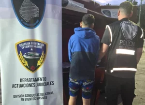 Así detuvieron a un joven de 17 años acusado de abuso sexual en el partido entre Vélez y Atlético Tucumán