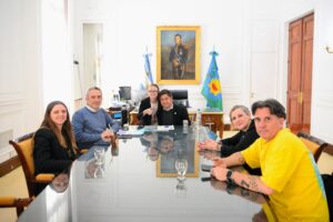 Kicillof y Larroque recibieron a Ian Moche: “Asumimos el compromiso de trabajar por la plena inclusión”