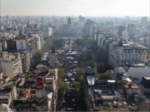 Entró (otra) balubi: el Gobierno sufrió en las redes el golpe de la marcha universitaria