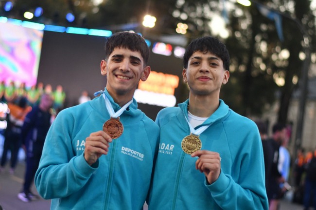 Deportistas bonaerenses muestran sus medallas en los Juegos Argentinos de Alto Rendimiento 2025 en Rosario