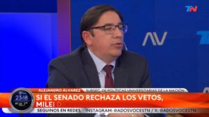 El funcionario Alejandro Álvarez y la “ley de gravedad”: un delirio que desnuda la soberbia oficial