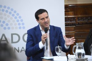 Abad en el Coloquio de IDEA: “Argentina debe reinsertarse en el mundo con inteligencia y valor agregado”