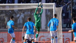 Sin su as de espadas y con Zielinski en el banco: cómo llega Belgrano al duelo con Estudiantes