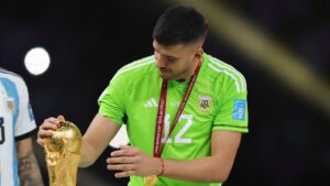 El guiño de Rulli a los hinchas: sortea su camiseta y dejó un mensaje relacionado con su regreso