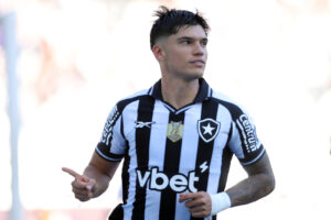 Se destapó el Tucu: Correa convirtió un doblete para Botafogo y se sacó la mufa