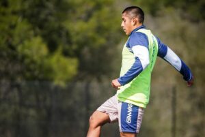 De nada a todo: Juan Yangali, el único refuerzo sin minutos, podría meterse en el 11 de Gimnasia