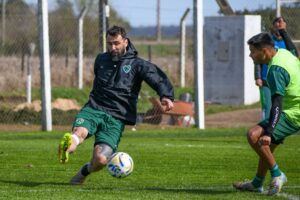 Lucas Pratto, el eterno refuerzo que nunca llegó a pesar del fuerte vínculo familiar que lo une con Gimnasia