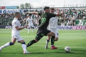 Sarmiento – Gimnasia, en vivo: Insfrán atajó un penal tras otro erro de Suso y el Lobo mantiene la ventaja
