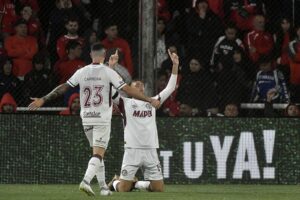 De resistido en Gimnasia a goleador en Lanús: Rodrigo Castillo ya alcanzó la misma marca que logró en el Lobo