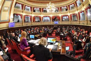 Endeudamiento: a horas de la sesión, el oficialismo sigue sin los votos para aprobarlo