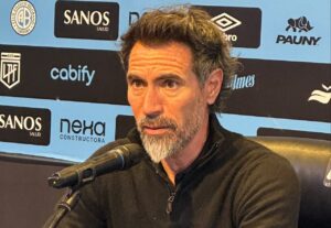 Domínguez explotó como nunca contra los árbitros: “De los penales que nos cagaron, ni uno…”