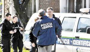 City Bell: dos ladrones armados sorprendieron a un jubilado en una casa y escaparon con dinero