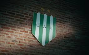 Detienen a dos integrantes de la barra brava de Banfield acusados de extorsionar a un puestero