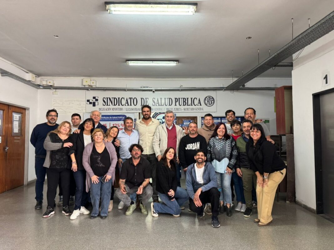 Miembros de la Agrupación 8 de Marzo tras retener la conducción del Sindicato de Salud Pública bonaerense