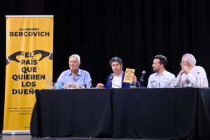 Axel Kicillof participó de la presentación de un libro y le dejó un mensaje al círculo rojo