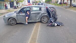 La Plata: tres motociclistas heridos en dos accidentes ocurridos en la misma avenida y a pocos metros