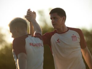 Saque si quiere ganar: el curioso video que subió Estudiantes con la mira en el Clásico