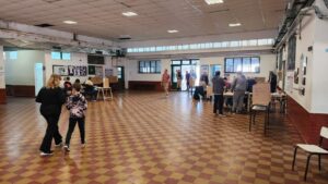 Milei sacó más votos en Bahía Blanca, Randazzo perdió feo de local y en Laprida LLA gana por un voto: perlitas de la elección