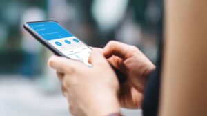 Por qué no funcionan Mercado Pago, Naranja X, Ualá y otras apps: la falla global que afecta a Amazon