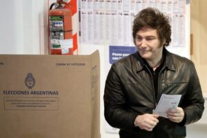 Javier y Karina Milei votaron en medio de un fuerte operativo y sin hablar con la prensa