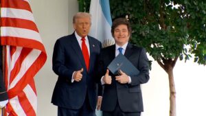 Javier Milei no tuvo su encuentro mano a mano con Donald Trump y solo comparte un almuerzo con sus equipos en la Casa Blanca