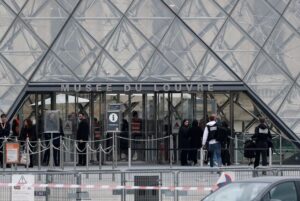 Millonario robo en el Louvre: se llevaron nueve joyas de Napoleón y la emperatriz Eugenia