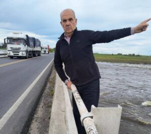 Vecinos en guerra: Pablo Zurro tildó de “boludos”a otros dos intendentes y los  denunciará por los canales clandestinos