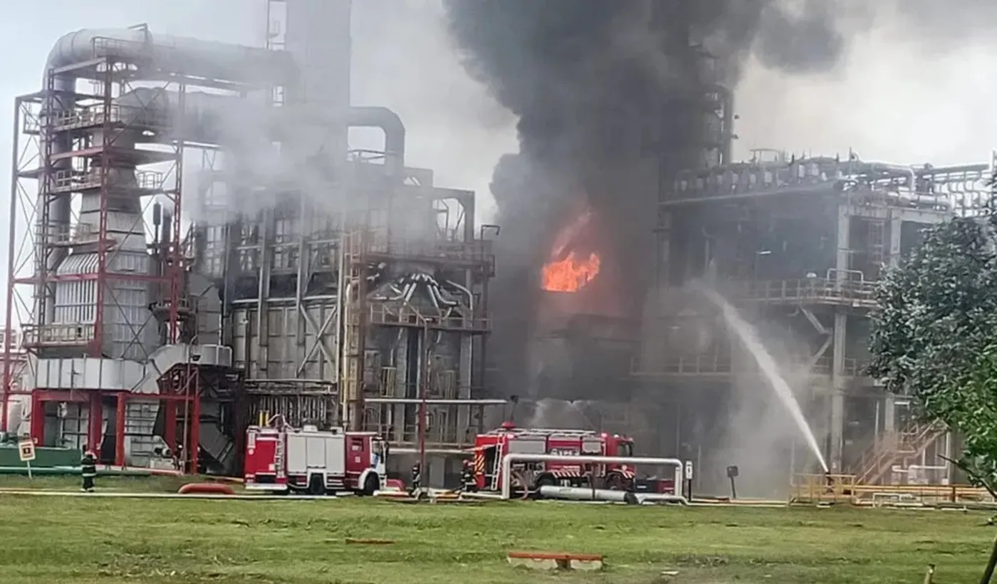 Qué dijeron desde YPF sobre el incendio en la refinería de Ensenada que ...