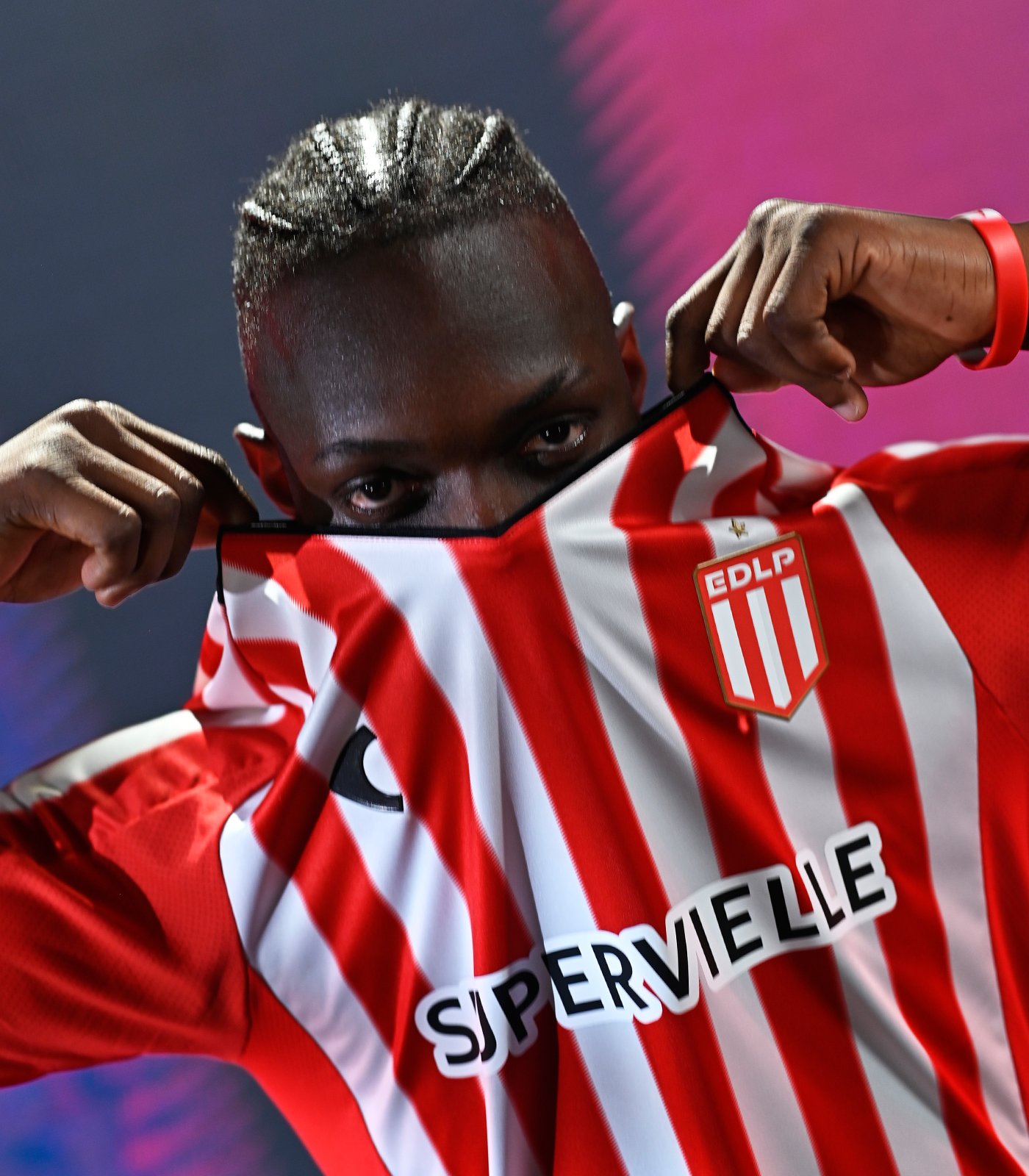 Estudiantes lanza a la venta sus nuevos modelos de camisetas: día y ...