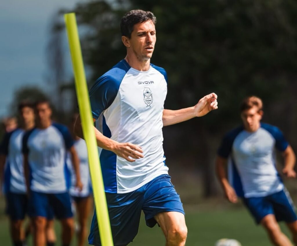 Nacho Fernández en un nuevo entrenamiento en Gimnansia