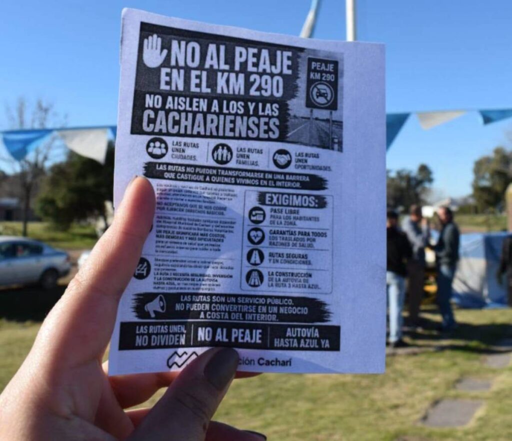 Vecinos de Cacharí, se movilizaron en rechazo a la instalación de una nueva cabina de peaje