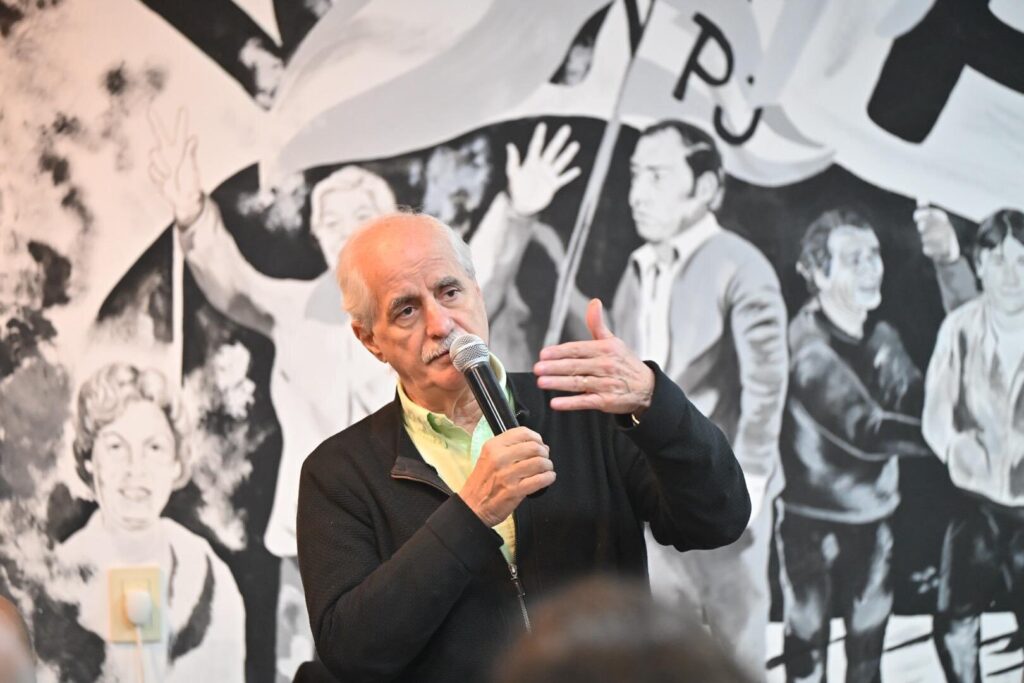jorge taiana hablando en un acto del PJ