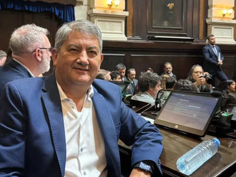 Diputado Ramón Vera (LLA) en el recinto de Diputados.