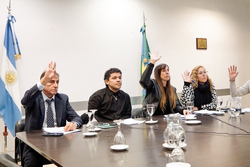 Diputados en comisiones.