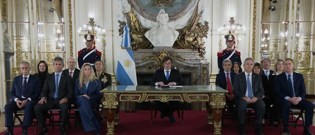 javier milei y su gabinete en cadena  nacional
